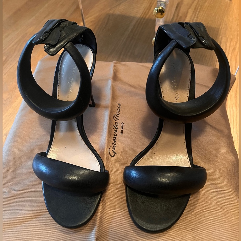 ❌SOLD❌ gianvito Rossi bijoux puffy napa ankle- cuff heels